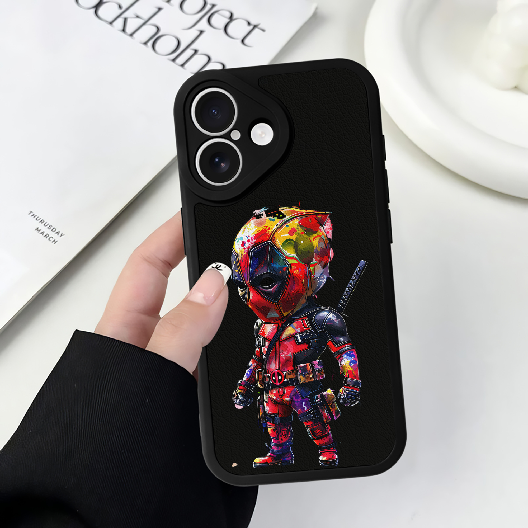 （画像用） Deadpool デッドプール 【iPhone 16シリーズ対応】シリコンスマホケース（レザー調） 材質：シリコン